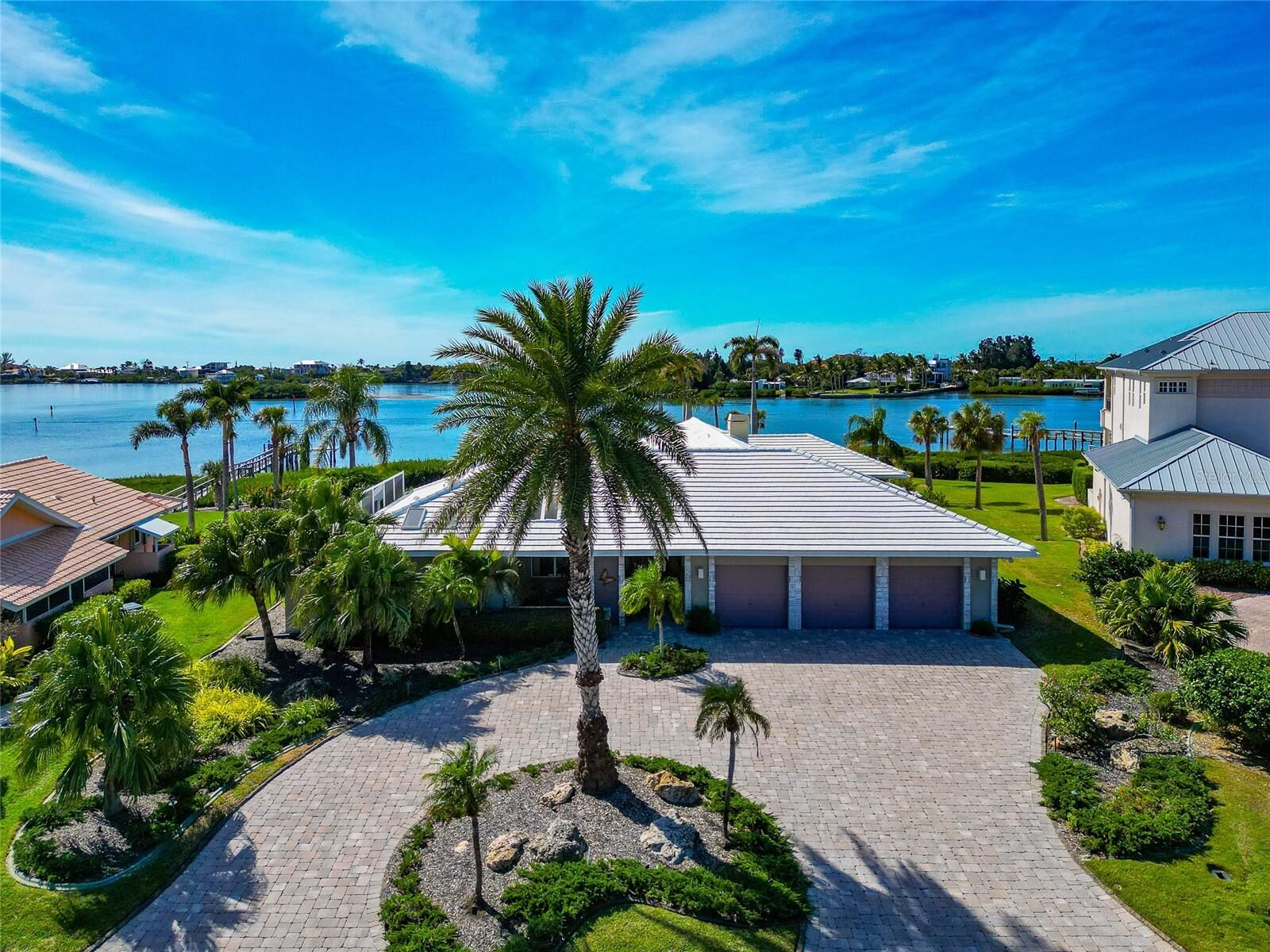 Property Photo: 431 Yacht Harbor Drive FL 34229