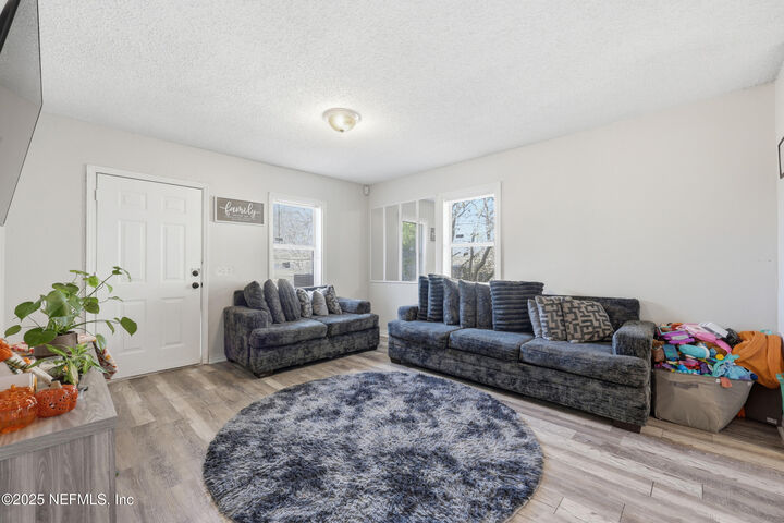 Property Photo:  1305 Melson Avenue  FL 32254 