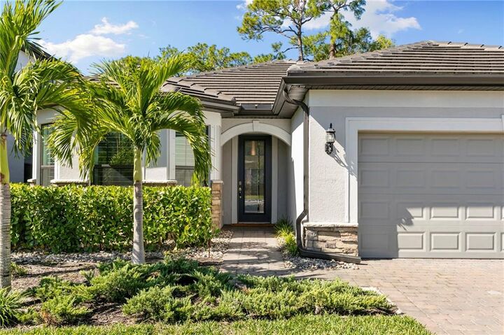 Property Photo: 10483 Ventana Ln FL 34120