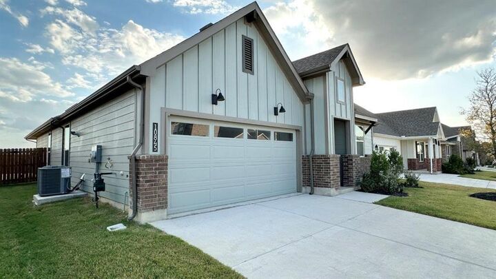 Property Photo: 10845 Black Onyx Drive TX 76036