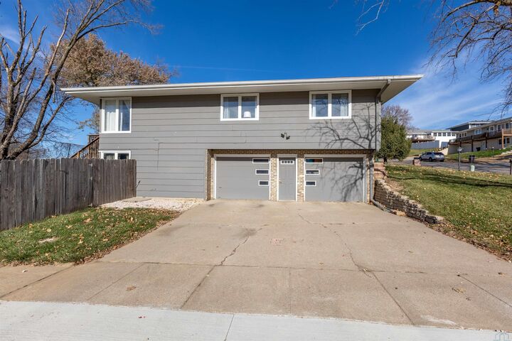 Property Photo: 3121 S Nicollet St IA 51106