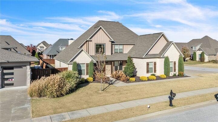 Property Photo: 8607 W Flycatcher Place AR 72713