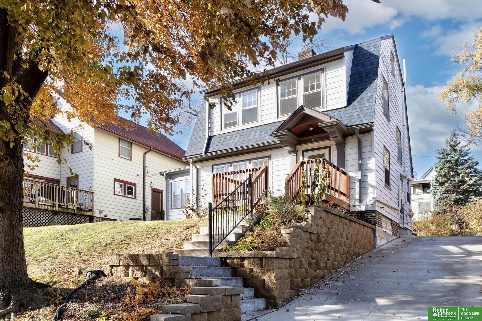 Property Photo: 1050 S 35th Avenue NE 68105