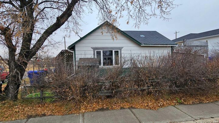 5202 Victoria Avenue — photo 1