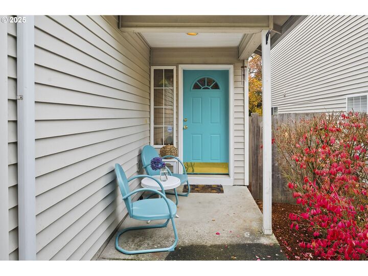 Property Photo: 4909 NE Holman St OR 97218