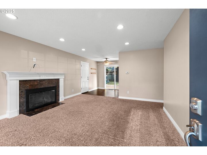 Property Photo:  330 NE 190th Ave  OR 97230 