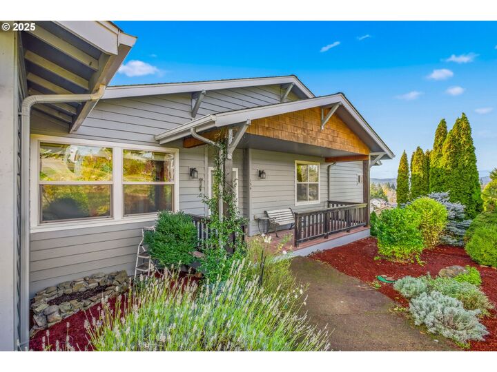 Property Photo:  156 Wetleau Dr  OR 97452 