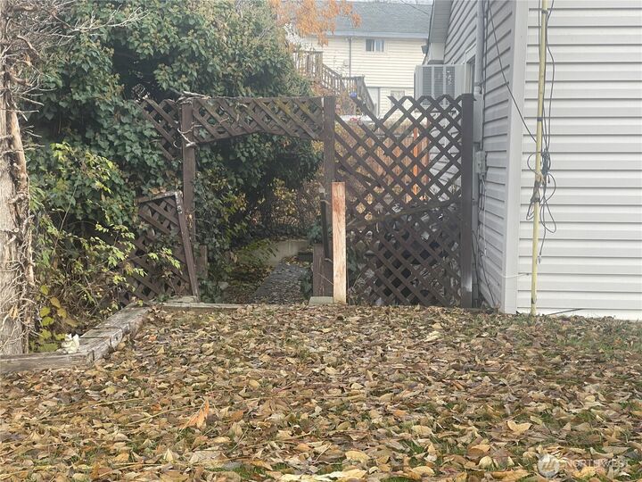 Property Photo:  215  Dewberry  E  WA 98841 
