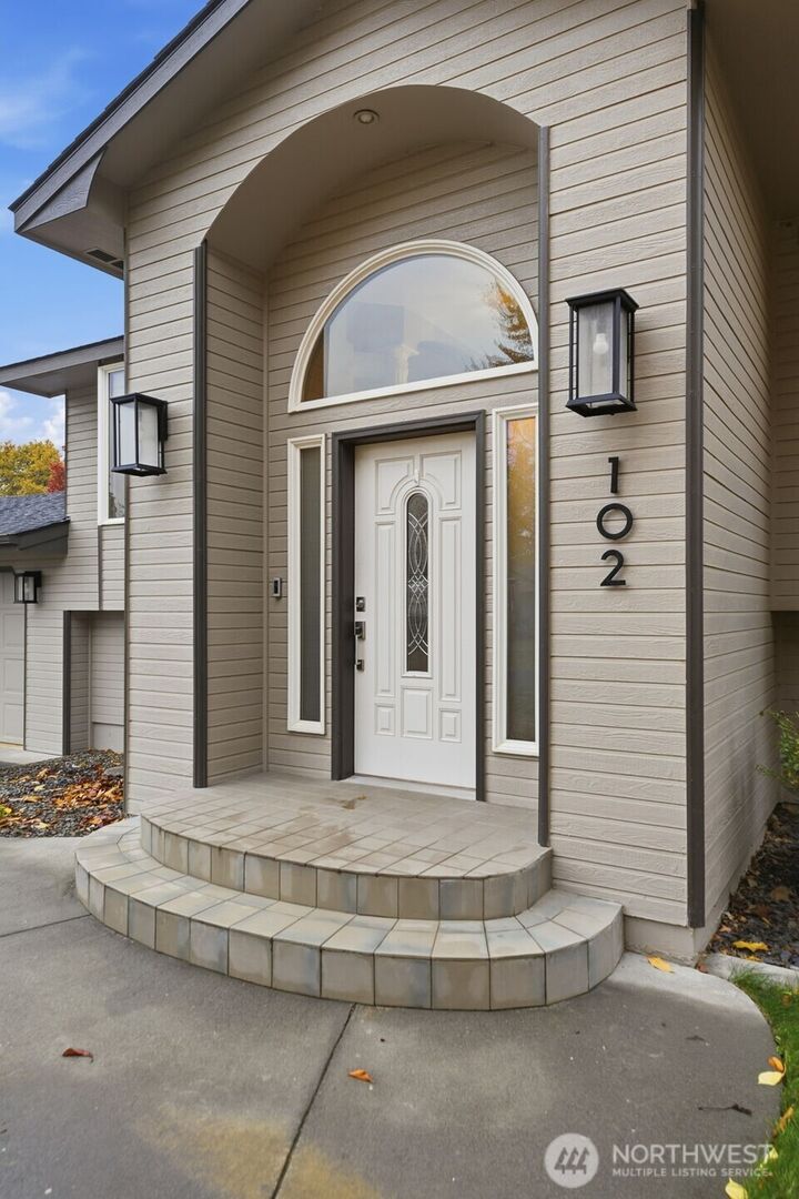 Property Photo: 102 N Lincoln Street WA 99336