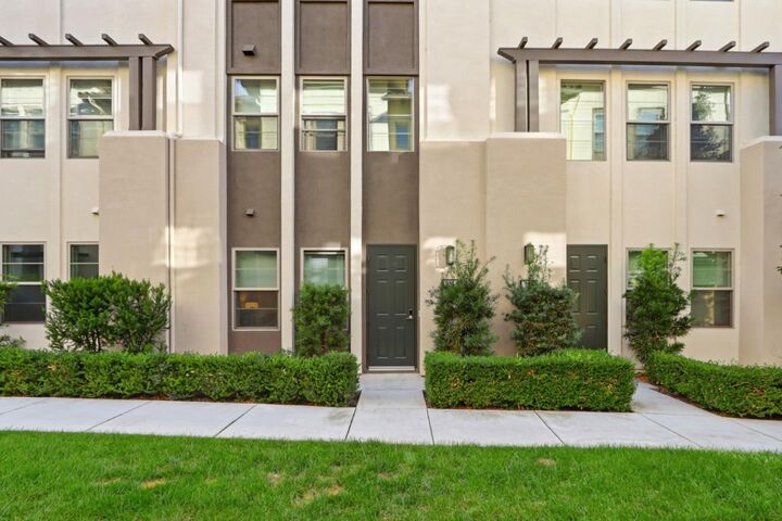 Property Photo: 975 Cassia Place CA 95131