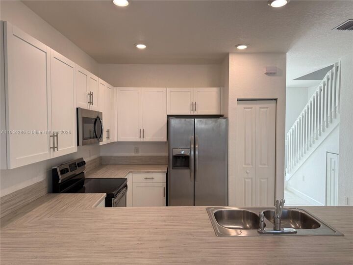 Property Photo:  685 NE 208th Ter 685  FL 33179 