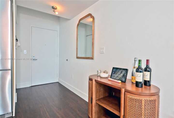 Property Photo:  92 SW 3rd St 5004  FL 33130 