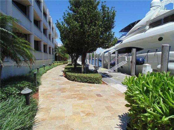 Property Photo: 19707 W Turnberry Way 26D FL 33180