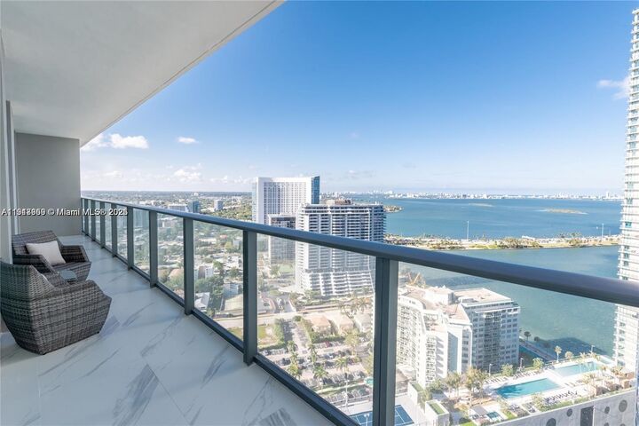 Property Photo:  501 NE 31st St 3006  FL 33137 