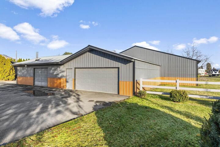 Property Photo: 22707 E Rowan Ave WA 99027