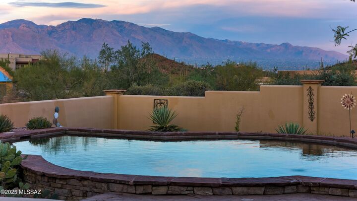 Property Photo:  6539 W El Camino Del Cerro  AZ 85745 