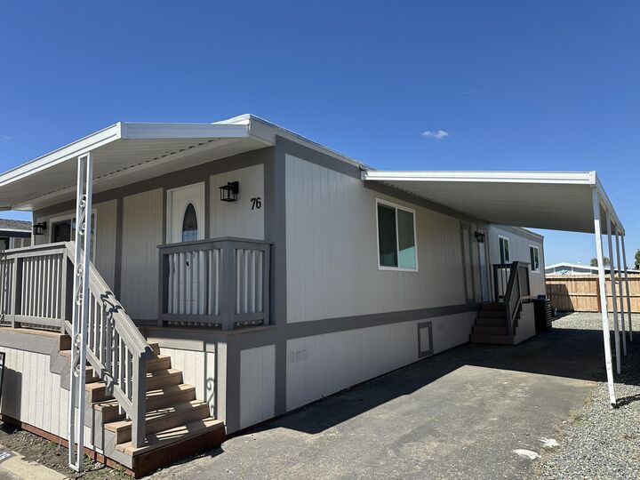 Property Photo: 720 E Worth Space 76 Avenue CA 93257