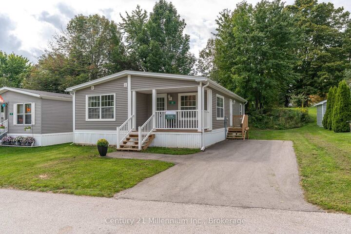 Property Photo:  35 Sussex Square  ON N4K 5N5 