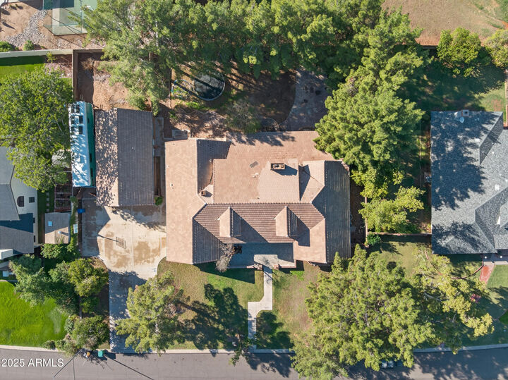 Property Photo:  2306 N Hall Circle  AZ 85203 