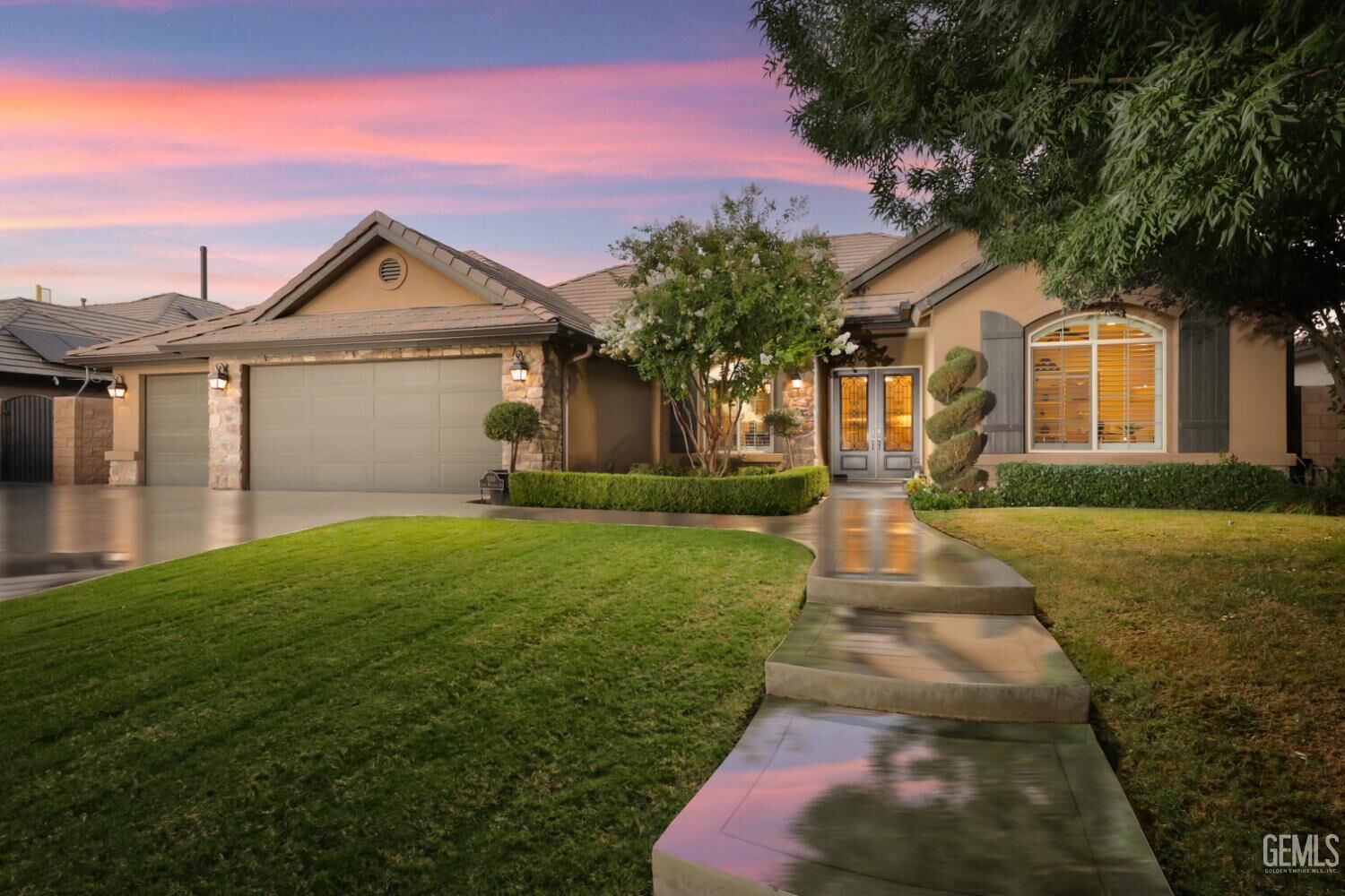 Property Photo:  6110 Ozark Mountain Drive  CA 93314 