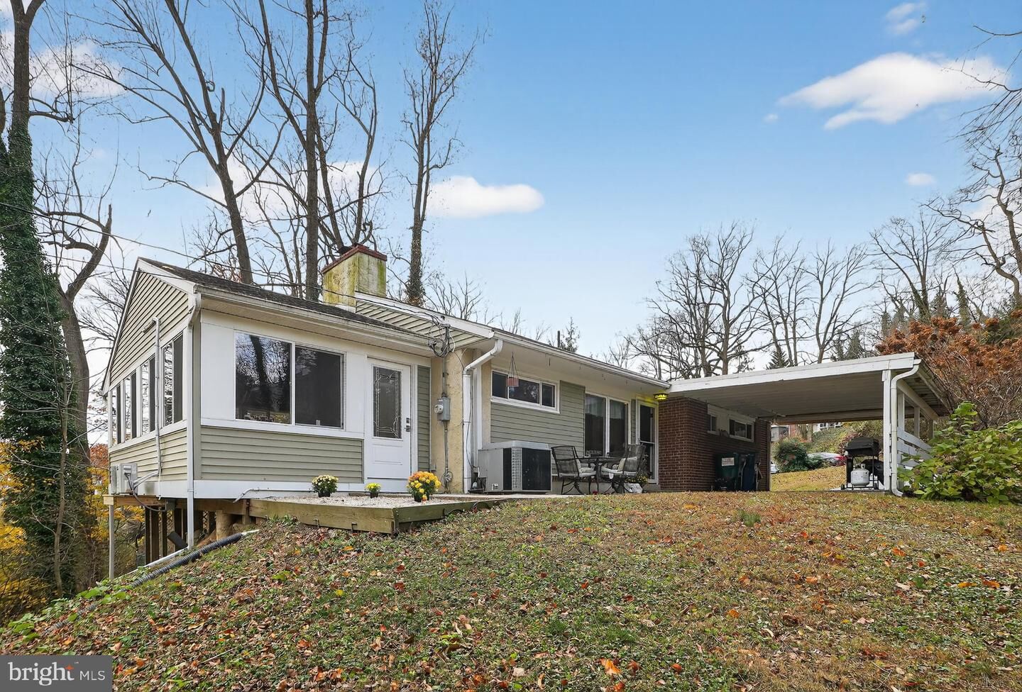 Property Photo: 612 Meadowvale Lane PA 19063