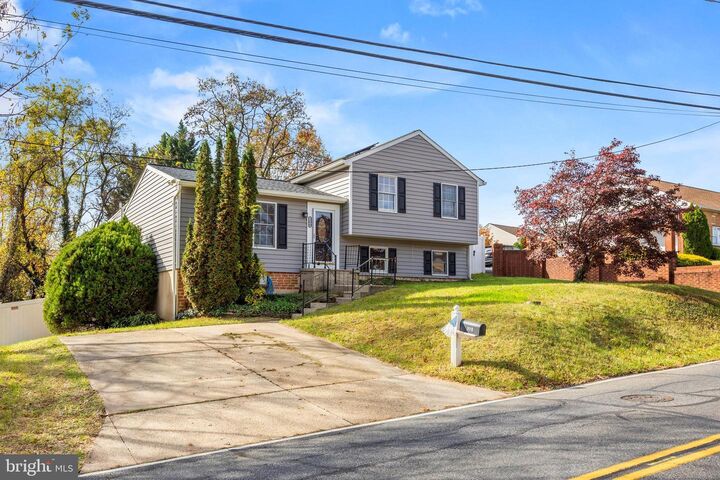 Property Photo:  300 Twin Oaks Road  MD 21090 