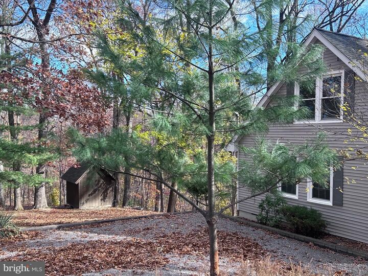 Property Photo:  132 Pinecrest Ln  VA 20135 