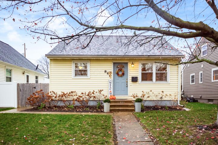 Property Photo:  860 Palmer Road  OH 43212 