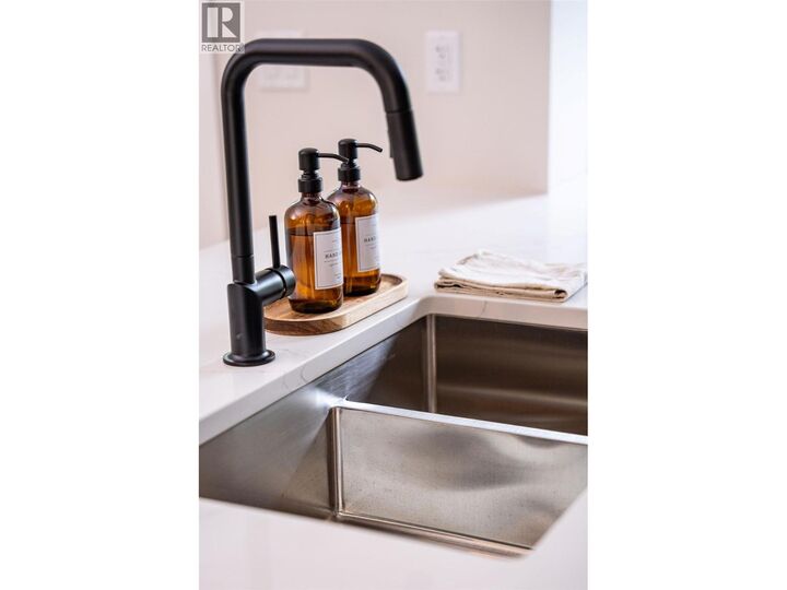 406 King Street  Revelstoke BC V0E 2S0 photo