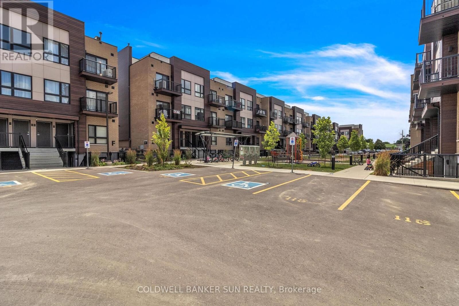 Property Photo: 20 Palace Street E12 ON N2E 3R9