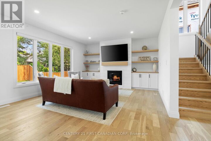 Property Photo:  162 Princeton Terrace  ON N6K 0L5 