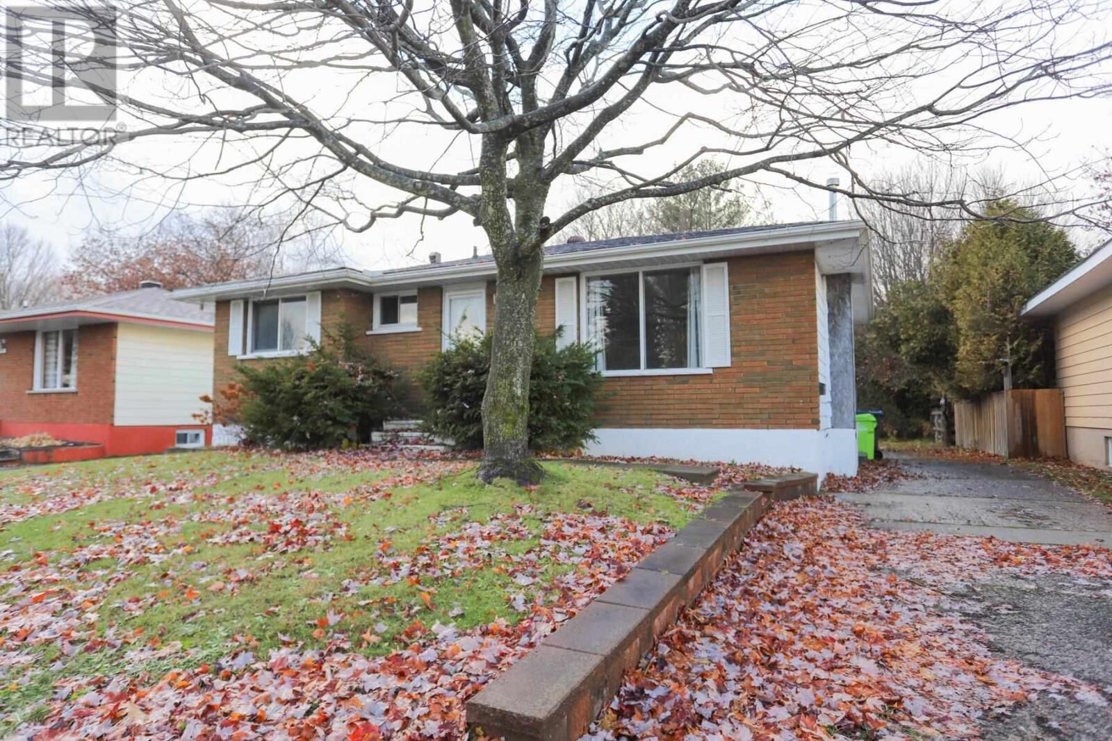 Property Photo:  65 Wayne Ct  ON P6A 4S5 