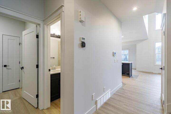 Photo de la propriété:  13039 212 Street NW  AB T6W 5E1 