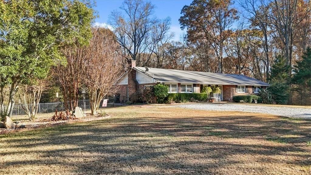 Property Photo: 13355 Holly Road GA 30075
