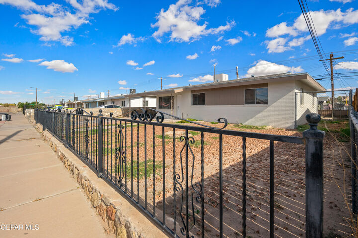 Property Photo:  412 Indian Place  TX 79907 