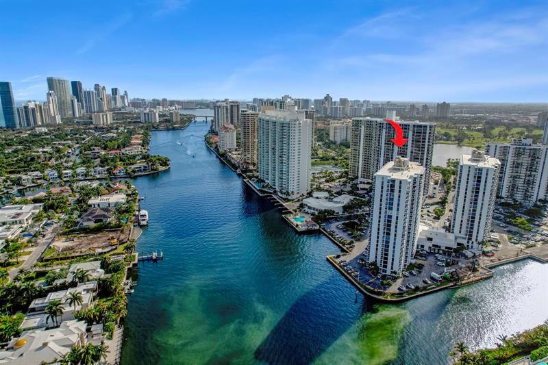 Property Photo:  20515 E Country Club Dr 1541  FL 33180 