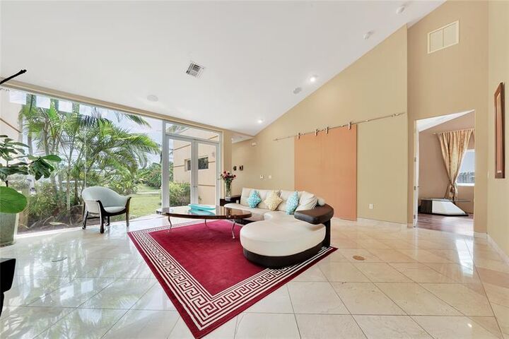 Property Photo: 2631 Okeechobee Ln FL 33312