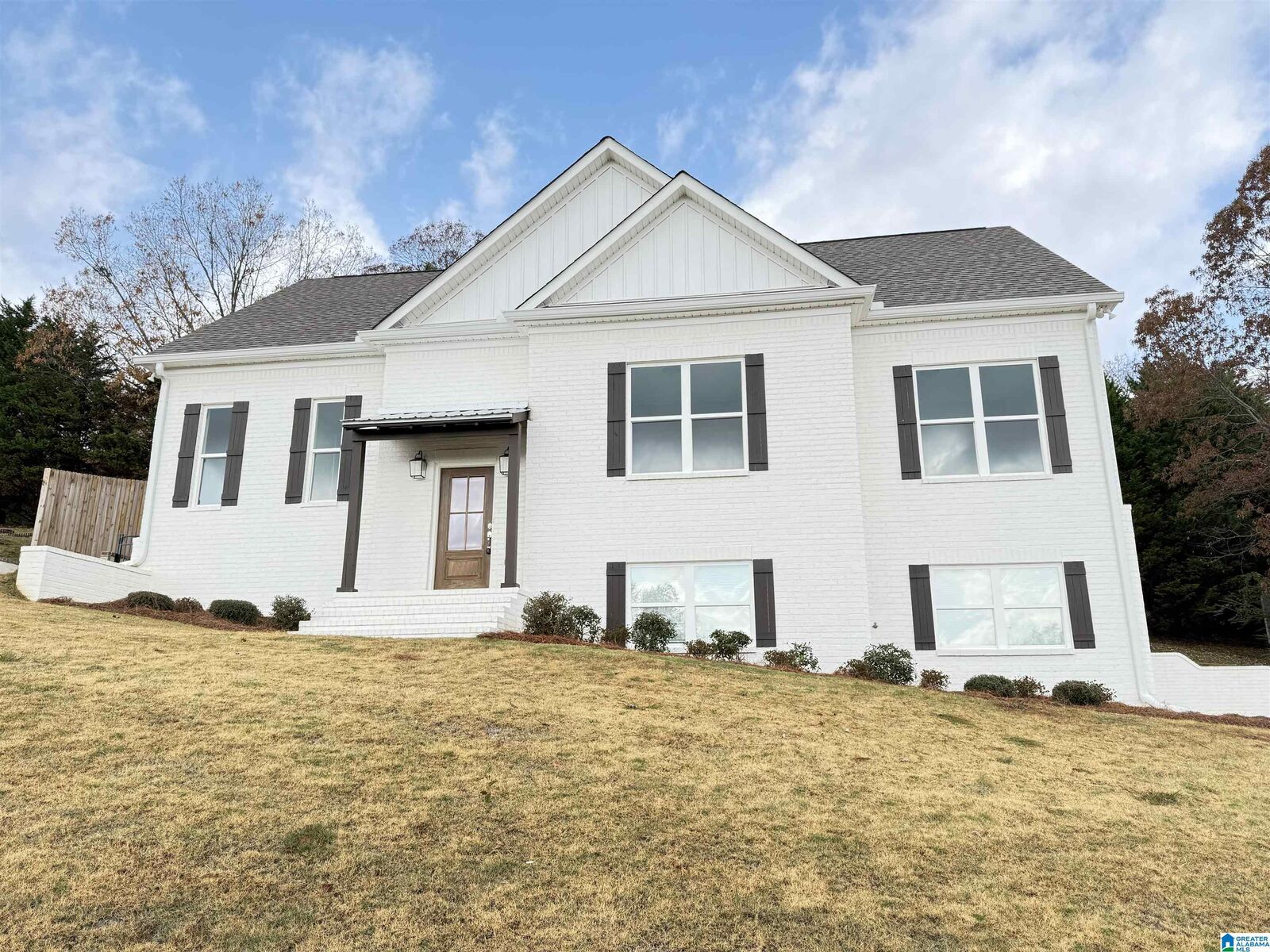 Property Photo:  210 Cottage Court  AL 35146 