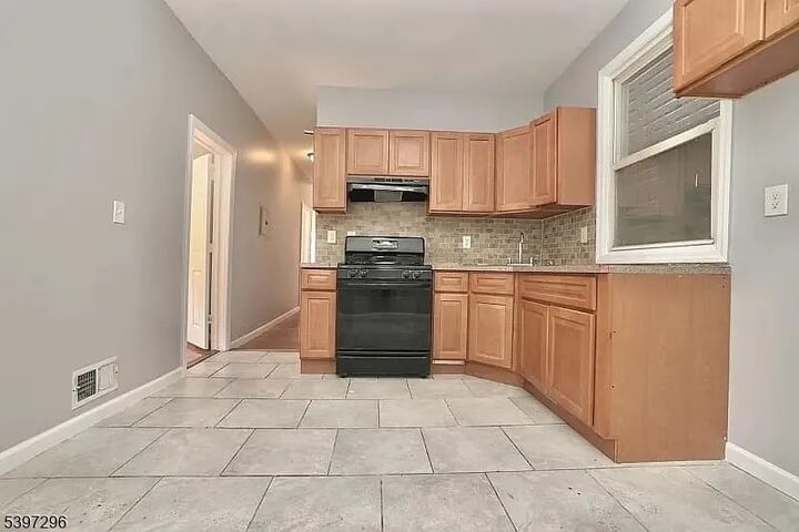 Property Photo:  428 S 17th St 1  NJ 07103 