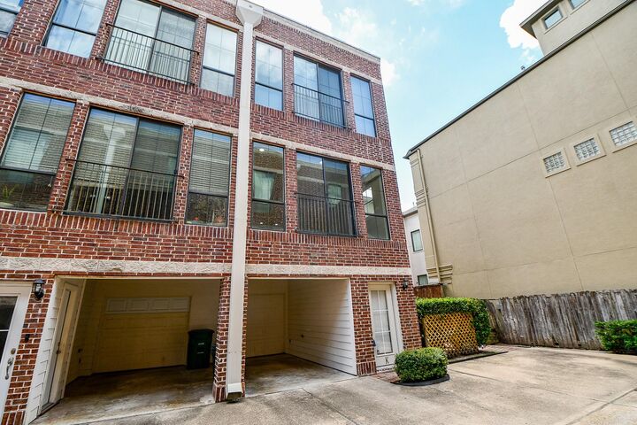 Property Photo: 118 McGowen Street K TX 77006