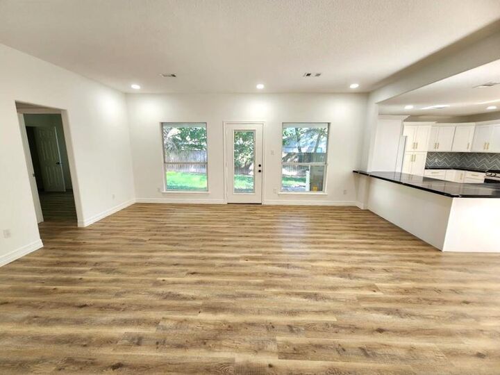 Property Photo: 206 Doncaster Street TX 77303