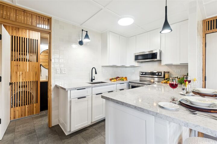 2740 Kuilei Street 602  Honolulu HI 96826 photo