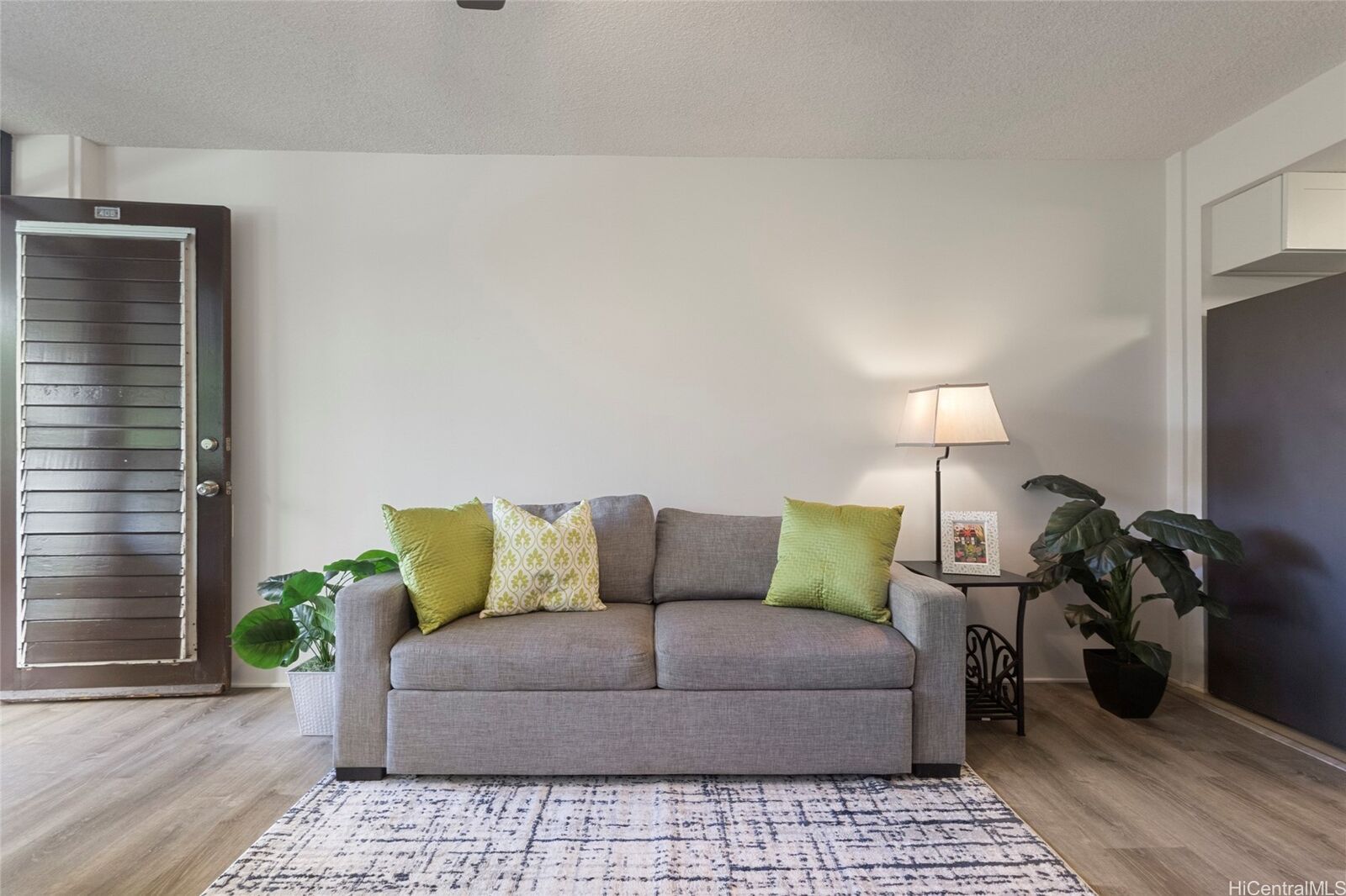 Property Photo: 425 Ena Road 405C HI 96815