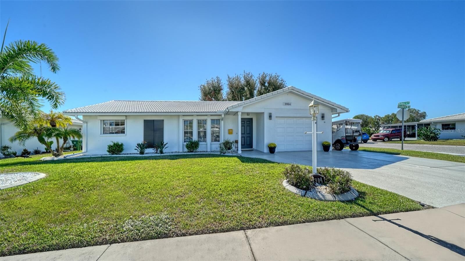 Property Photo:  3904 Chinaberry Road  FL 34208 