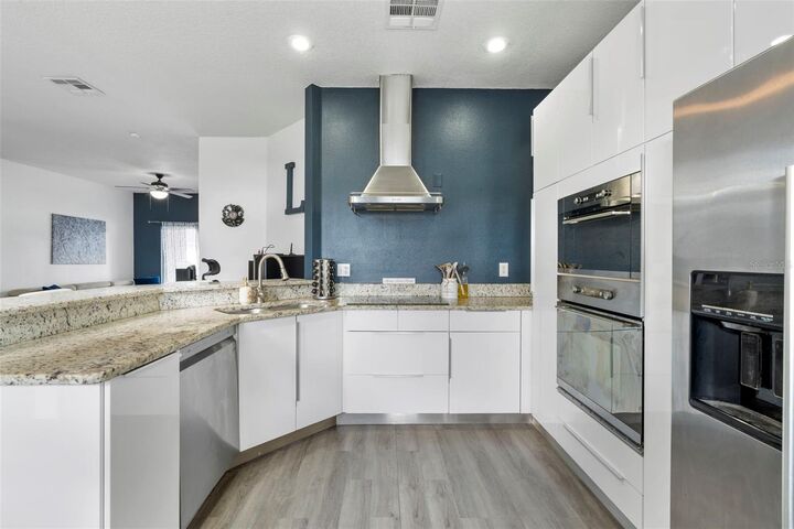 Property Photo:  4333 Waterside Pointe Circle  FL 32829 