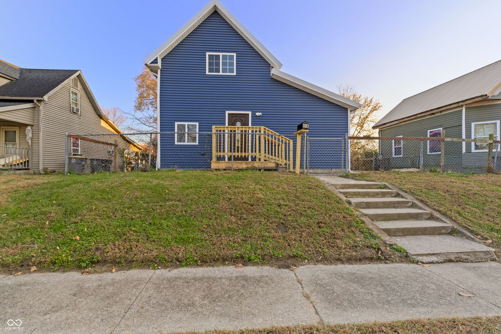 Property Photo: 614 E 7th Street IN 47274