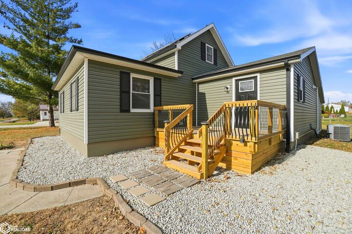 Property Photo:  809 Houston Avenue  IA 52627 