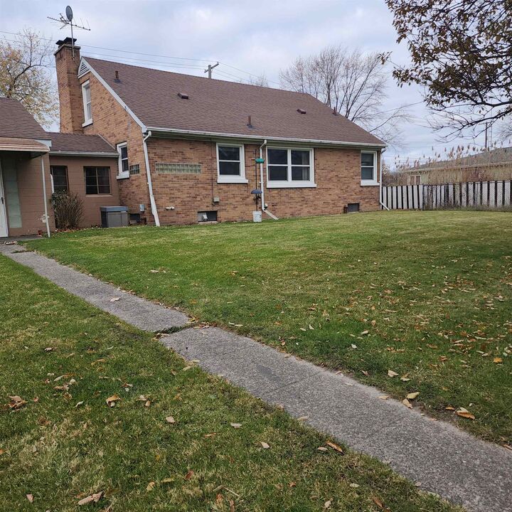 Property Photo:  1615 S Jackson Street  MI 48708 