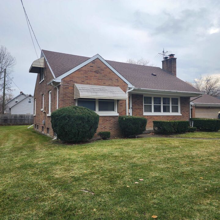 Property Photo:  1615 S Jackson Street  MI 48708 