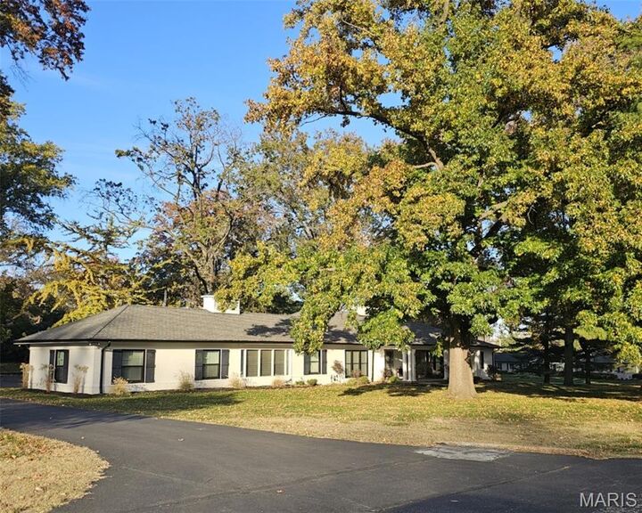 Property Photo: 18 Country Aire Drive MO 63131